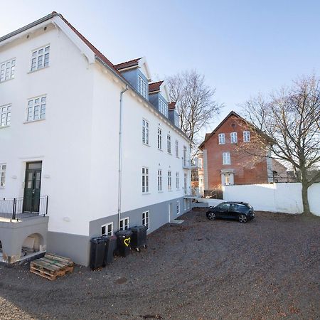 Aday - 2 Bedroom Apartment With Patio Aalborg Bagian luar foto